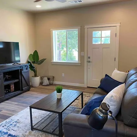 Cheerful New 2 Bedroom Home In Cul De Sac Netflix Medford Esterno foto