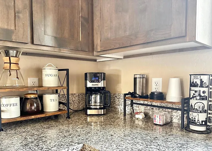 Cheerful New 2 Bedroom Home In Cul De Sac Netflix