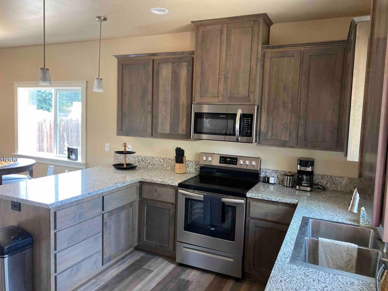 Cheerful New 2 Bedroom In Cul De Sac Netflix