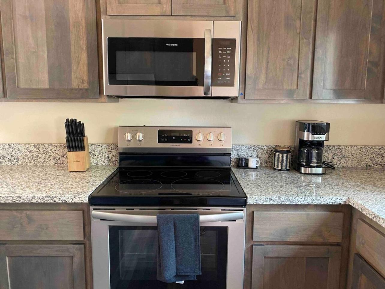 Cheerful New 2 Bedroom In Cul De Sac Netflix Medford