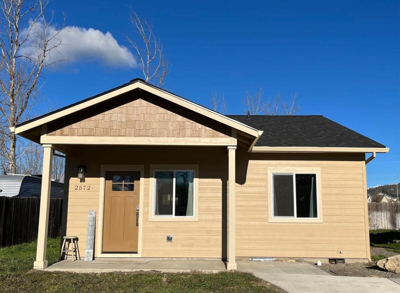 Cheerful New 2 Bedroom In Cul De Sac Netflix Medford