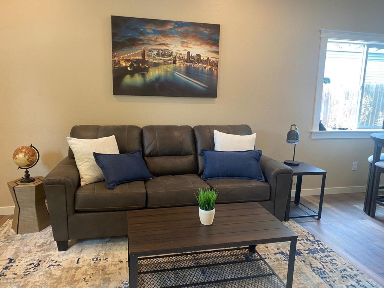 Cheerful New 2 Bedroom In Cul De Sac Netflix Hébergement de vacances Medford