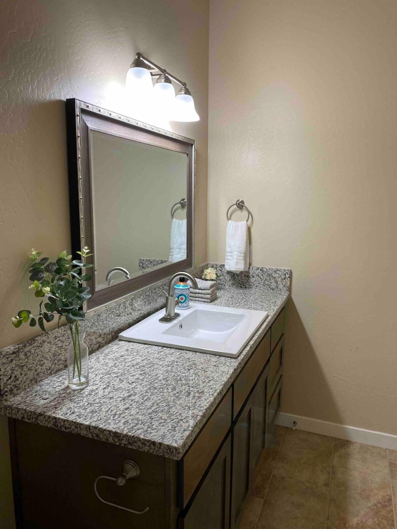 Cheerful New 2 Bedroom In Cul De Sac Netflix